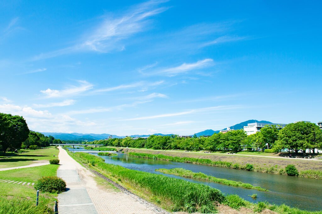 🏞️ 카모가와 강변 공원(카모가와카한코엔) 이미지 5